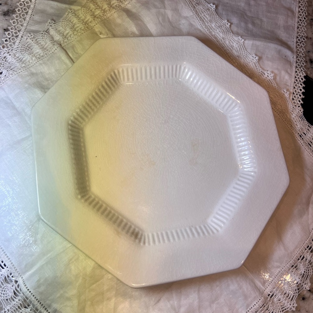 Vintage Ironstone dessert plate or side plate.